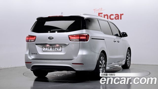 Kia Canival 2017 — photo 2