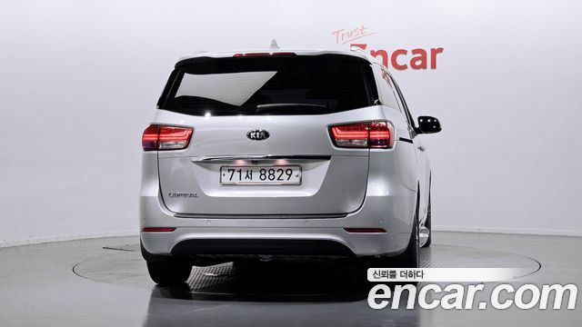 Kia Canival 2017 — photo 4