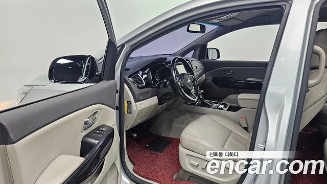 Kia Canival 2017 — photo 13