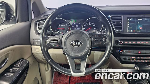 Kia Canival 2017 — photo 18