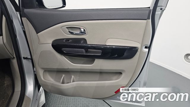 Kia Canival 2017 — photo 22