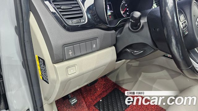 Kia Canival 2017 — photo 25