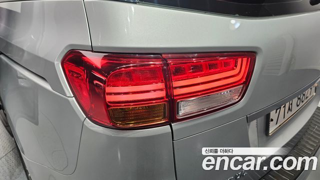 Kia Canival 2017 — photo 9