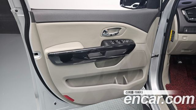 Kia Canival 2017 — photo 15