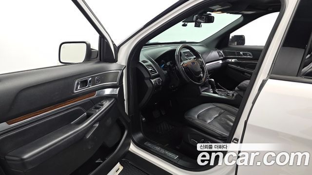 Ford Explorer 2017 — photo 10