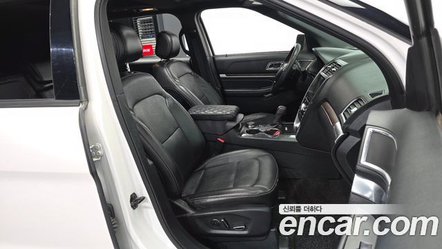 Ford Explorer 2017 — photo 11