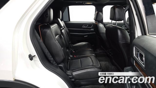 Ford Explorer 2017 — photo 12