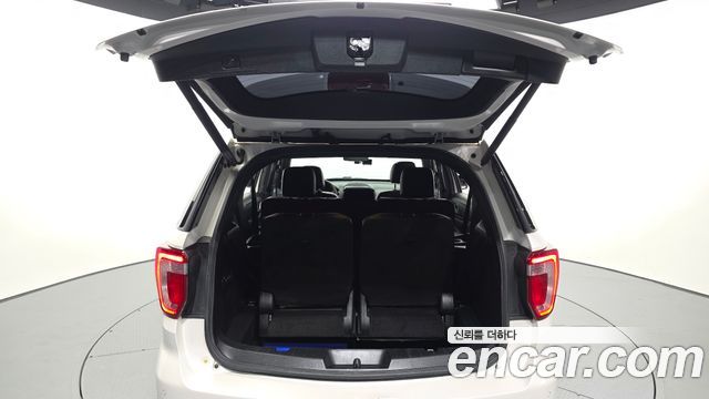 Ford Explorer 2017 — photo 20
