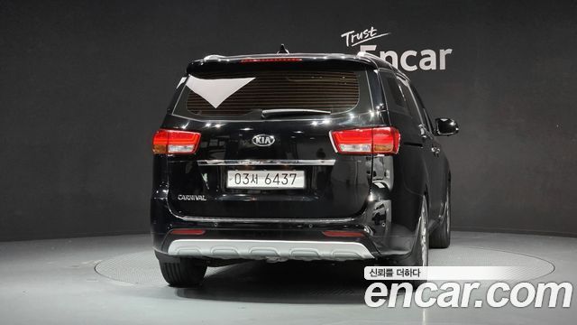 Kia Canival 2016 — photo 4
