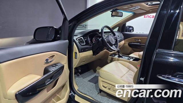 Kia Canival 2016 — photo 10