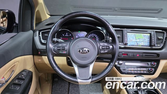 Kia Canival 2016 — photo 14