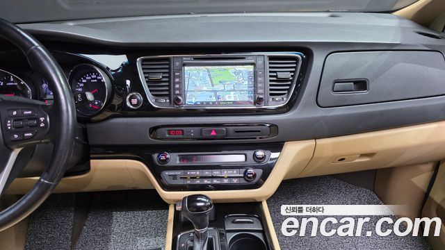 Kia Canival 2016 — photo 16