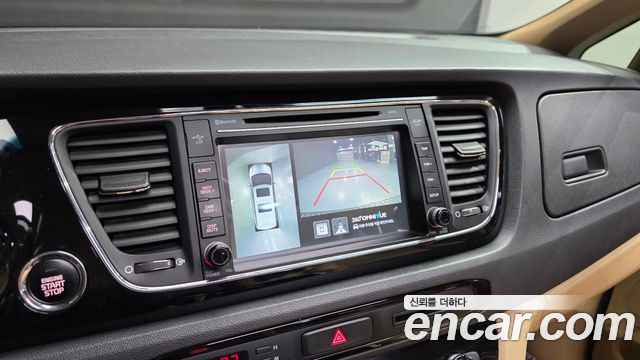 Kia Canival 2016 — photo 17