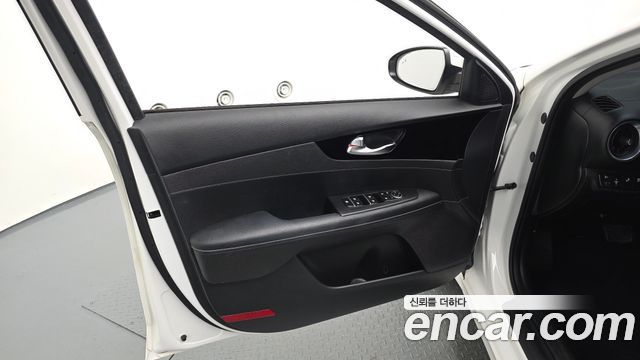 Kia K3 2022 — photo 14