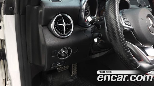Mercedes-Benz SLC-Class 2017 — photo 11