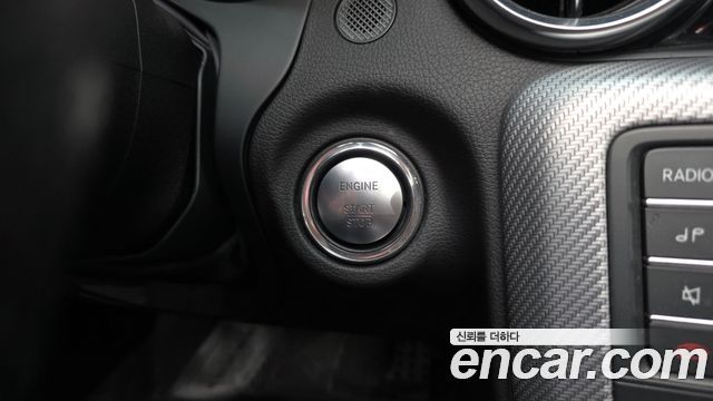 Mercedes-Benz SLC-Class 2017 — photo 16