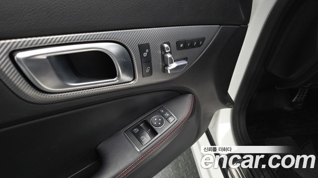 Mercedes-Benz SLC-Class 2017 — photo 17