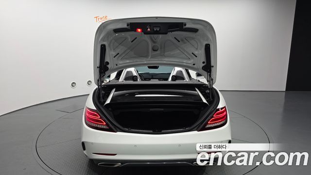 Mercedes-Benz SLC-Class 2017 — photo 20
