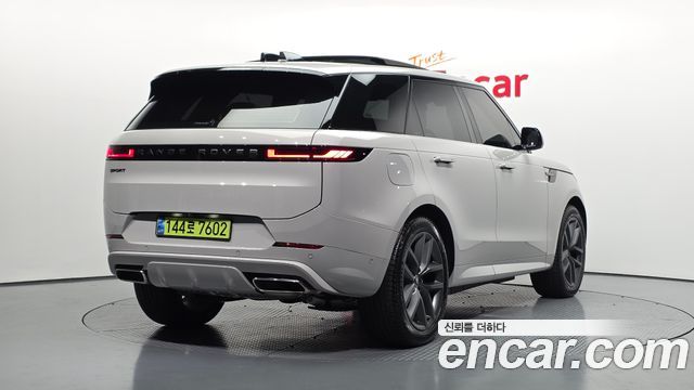 Land Rover Range Rover Sport 2025 — photo 2