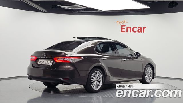 Toyota Camry 2018 — photo 2