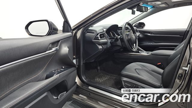 Toyota Camry 2018 — photo 13