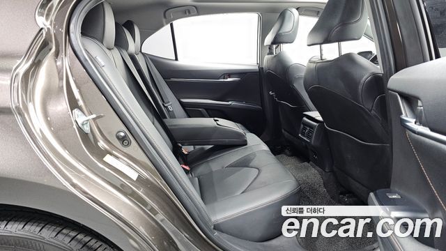 Toyota Camry 2018 — photo 17