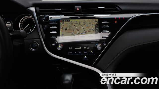 Toyota Camry 2018 — photo 19