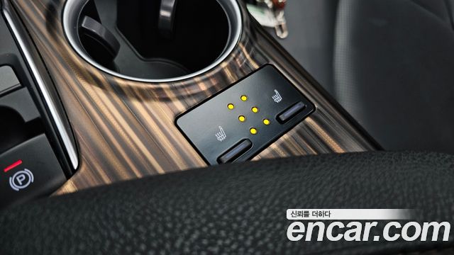 Toyota Camry 2018 — photo 24