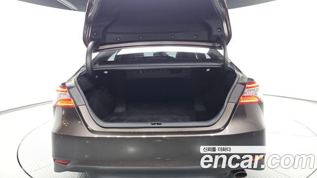 Toyota Camry 2018 — photo 26