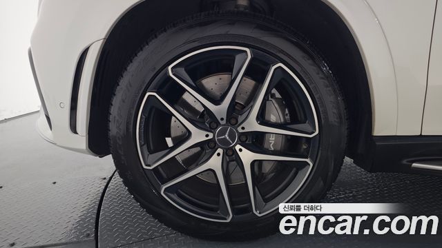 Mercedes-Benz GLE-Class 2022 — photo 5