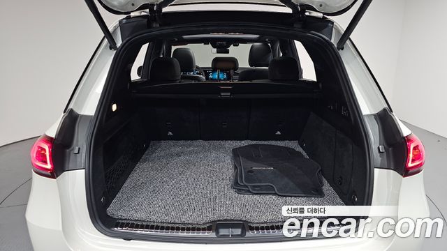 Mercedes-Benz GLE-Class 2022 — photo 26