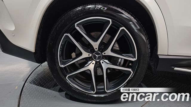 Mercedes-Benz GLE-Class 2022 — photo 7