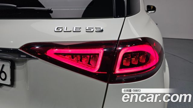 Mercedes-Benz GLE-Class 2022 — photo 9