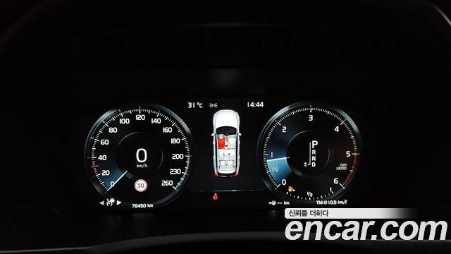 Volvo XC90 2019 — photo 11