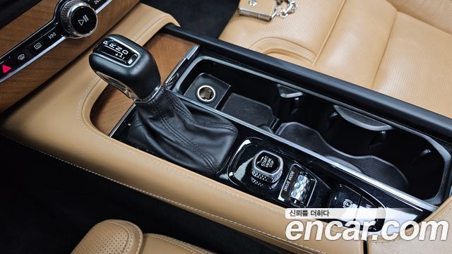 Volvo XC90 2019 — photo 12
