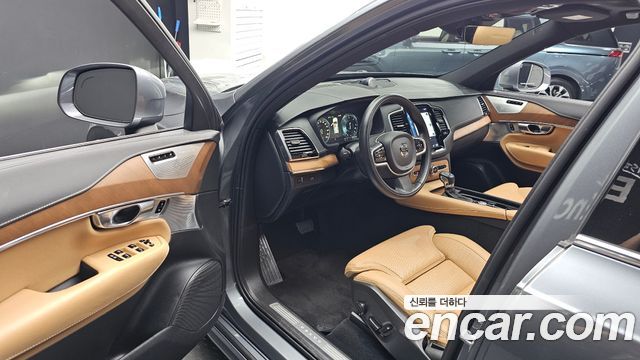 Volvo XC90 2019 — photo 13