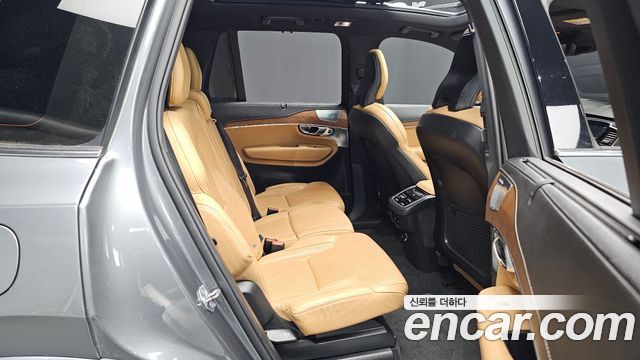 Volvo XC90 2019 — photo 17