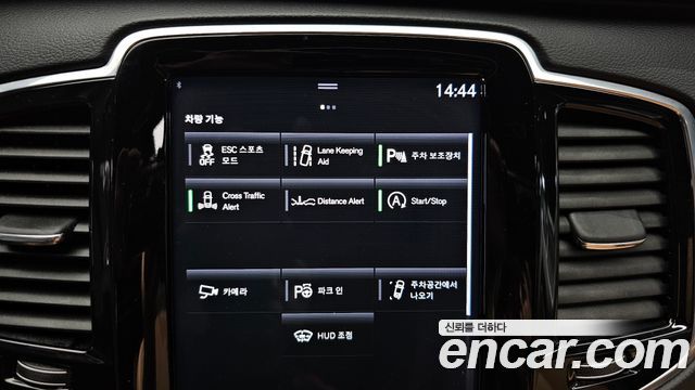 Volvo XC90 2019 — photo 22
