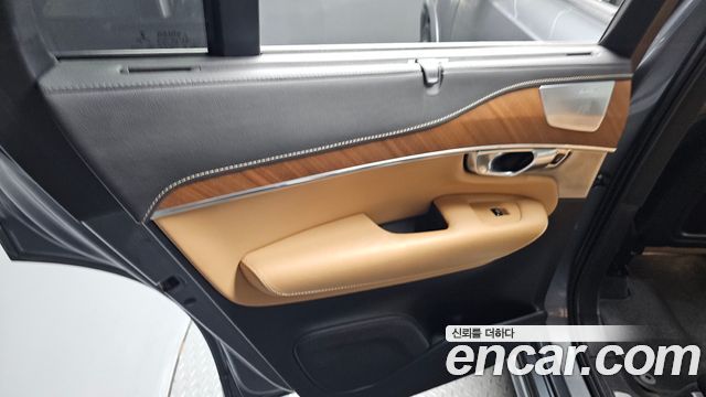Volvo XC90 2019 — photo 15