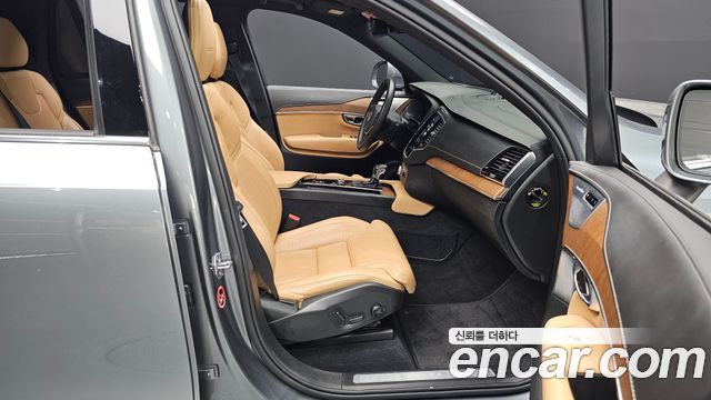 Volvo XC90 2019 — photo 16
