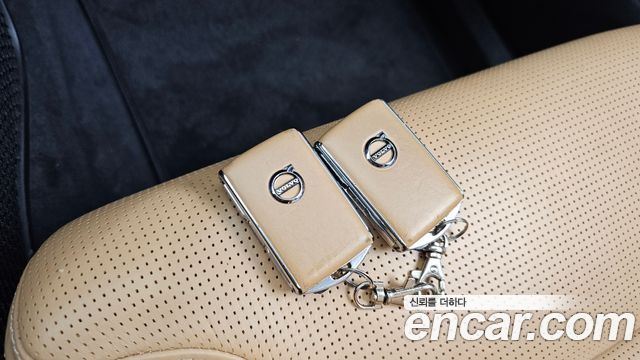 Volvo XC90 2019 — photo 33