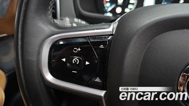 Volvo XC90 2019 — photo 34