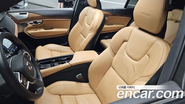 Volvo XC90 2019 — photo 35