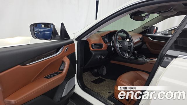 Maserati Levante 2017 — photo 10
