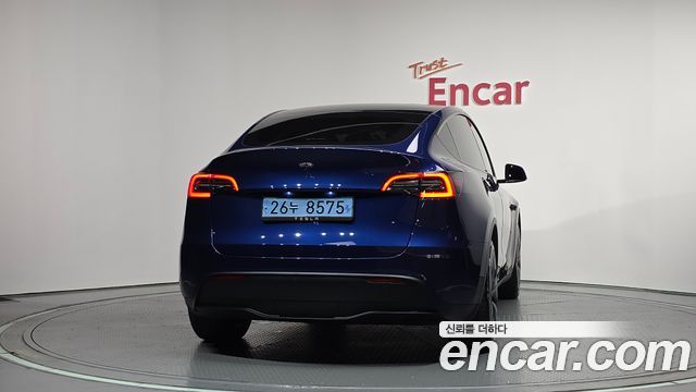 Tesla Model Y 2025 — photo 4