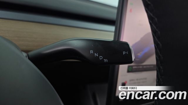 Tesla Model Y 2025 — photo 9