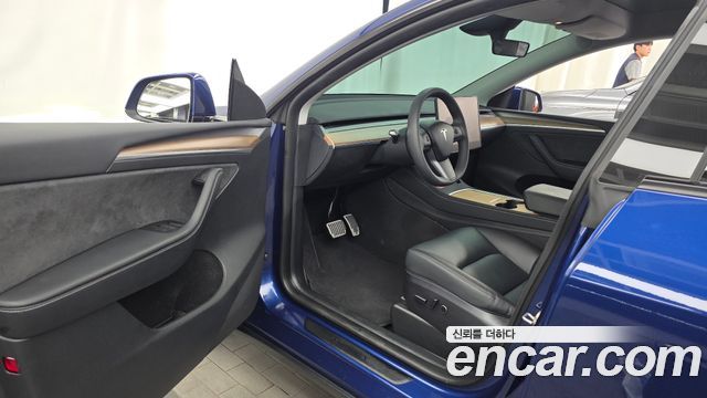 Tesla Model Y 2025 — photo 10