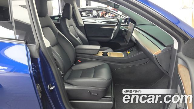 Tesla Model Y 2025 — photo 11