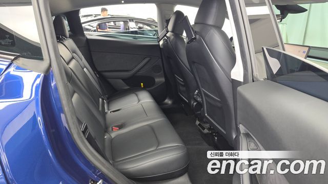 Tesla Model Y 2025 — photo 12