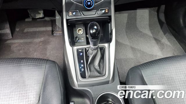 Hyundai AVANTE 2014 — photo 9